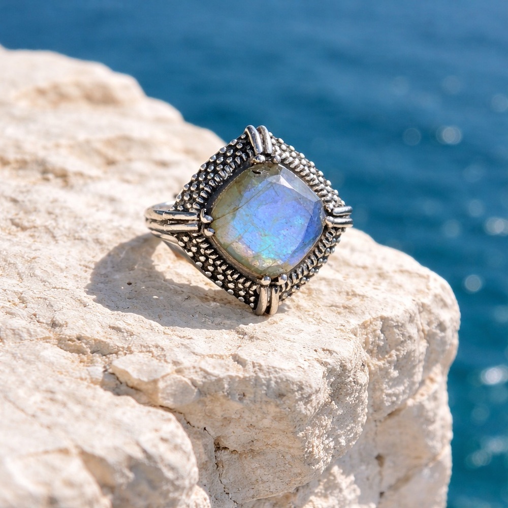 Labradorite Ring - Picture 7 of 10